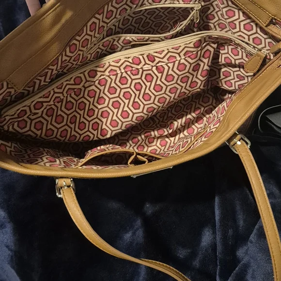 Nine West Pink and Tan Chevron Tote - Picture 3 of 4